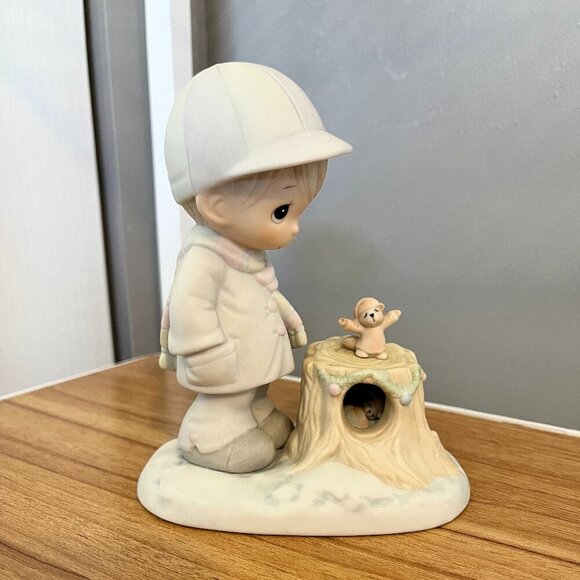 Precious Moments Figurine Wishing You A Cozy Season 1989 #521949 - Picture 2 of 9